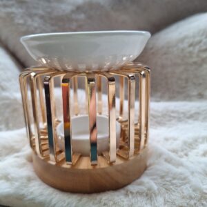 Brander hout met goud