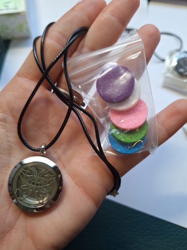 Aroma Therapy ,Vlinder , Hart , Boedha hoofd , Roos,  ( Oliën is Apart maar deze vindt je bij geurstenen ) - Afbeelding 14