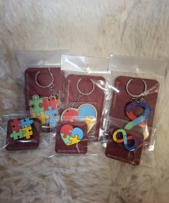 Setje met sleutelhanger + Pin Autisme Bewust