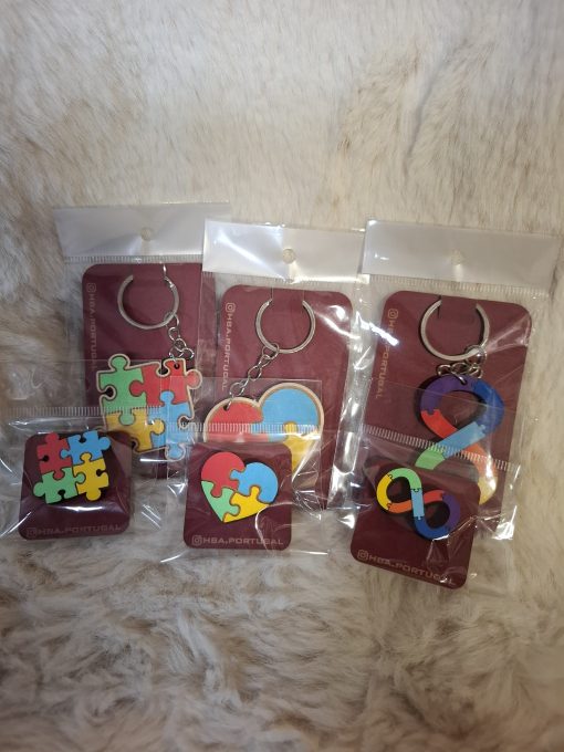 Setje met sleutelhanger + Pin Autisme Bewust